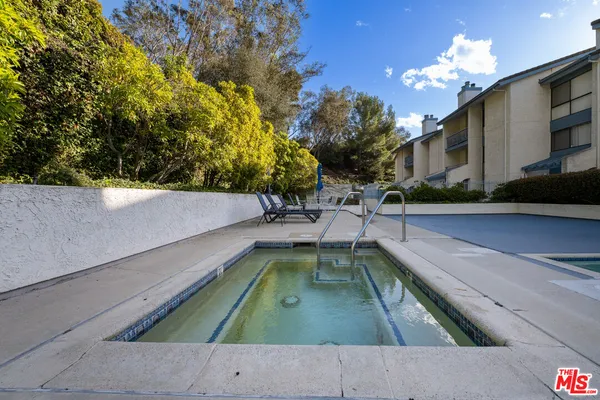 $698,800 | 4260 VÃa Arbolada, Unit 116, Los Angeles, CA 90042