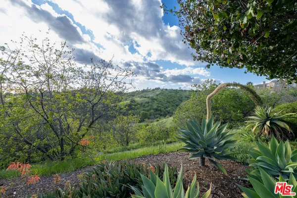 $698,800 | 4260 VÃa Arbolada, Unit 116, Los Angeles, CA 90042