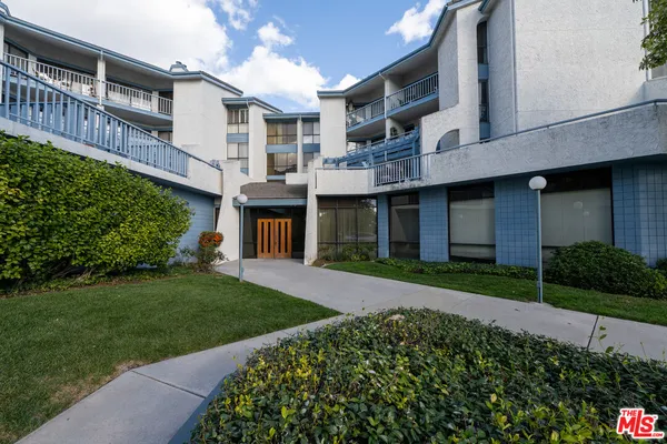 $698,800 | 4260 VÃa Arbolada, Unit 116, Los Angeles, CA 90042
