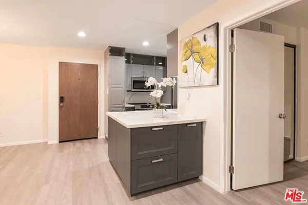 $698,800 | 4260 VÃa Arbolada, Unit 116, Los Angeles, CA 90042