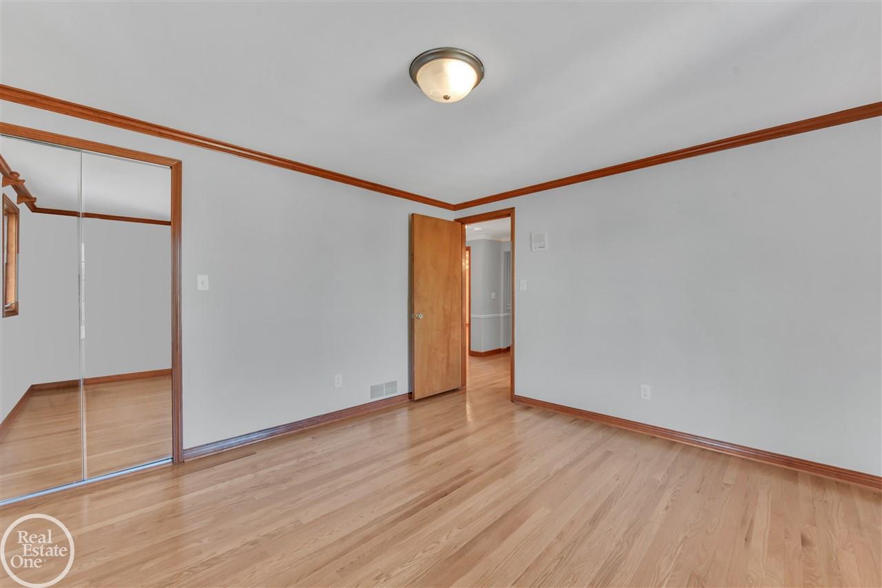 747 Ballantyne Road Grosse Pointe Shores, MI 48236 - Photo 22 of 46