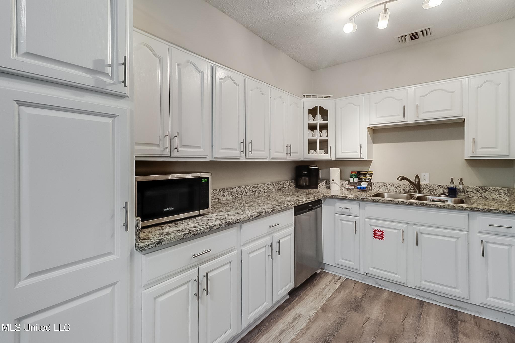 307 Alexander Road Long Beach, MS 39560 - Photo 8 of 27 8