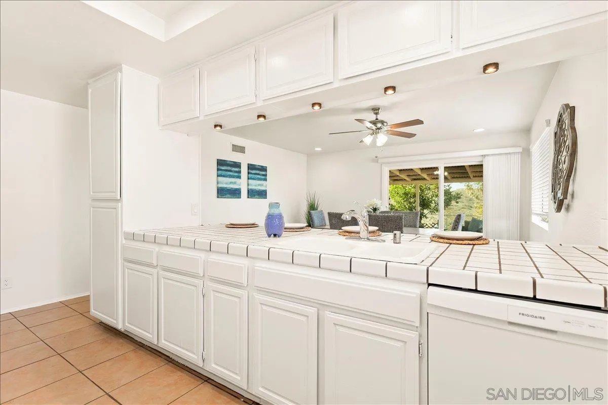 12448 Ridgeton Drive Lakeside, CA 92040 - Photo 11 of 47 Gallery Image 11