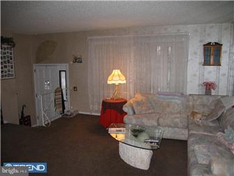 3313 Belgreen Road Philadelphia, PA 19154 - Photo 2 of 12 Living Room