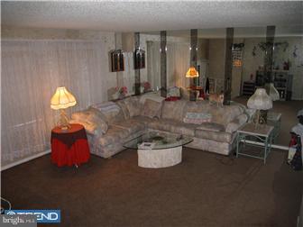 3313 Belgreen Road Philadelphia, PA 19154 - Photo 3 of 12 Living Room