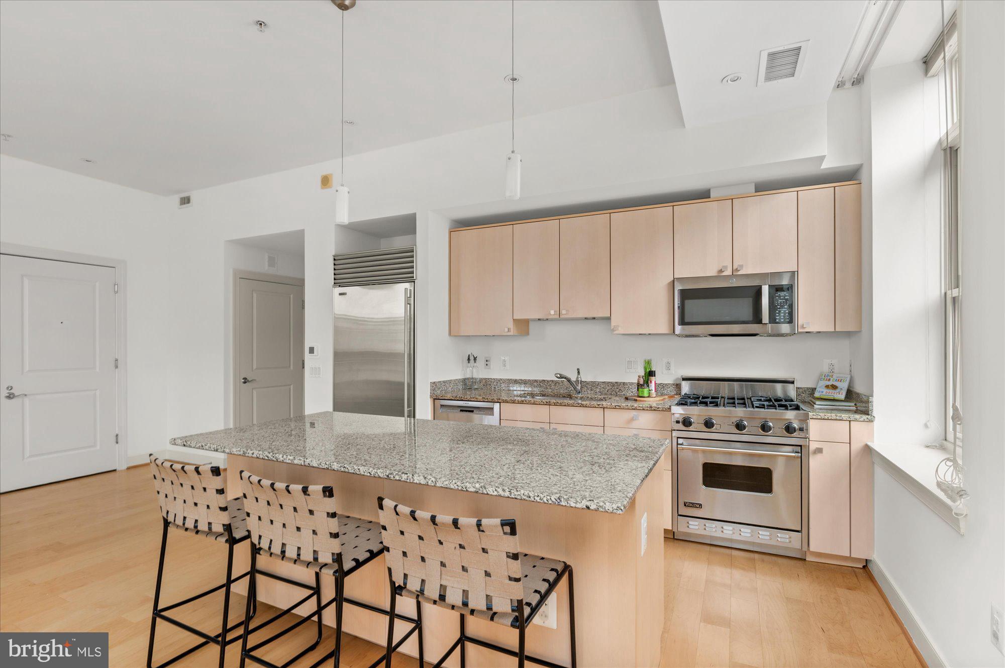 2425 L Street Northwest, Unit 524 Washington, DC 20037 - Photo 7 of 27 Chef's kitchen