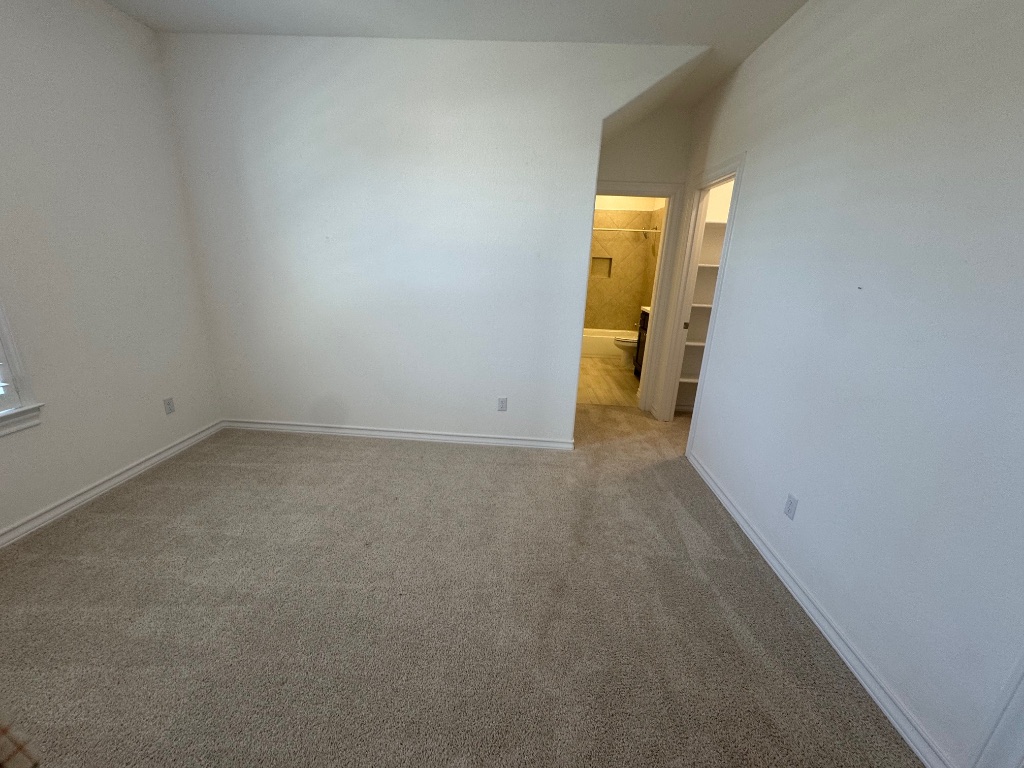 309 Wolf Rdg Road Georgetown, TX 78628 - Photo 23 of 25 Bedroom 3 with in suite full bath and walk in closet.