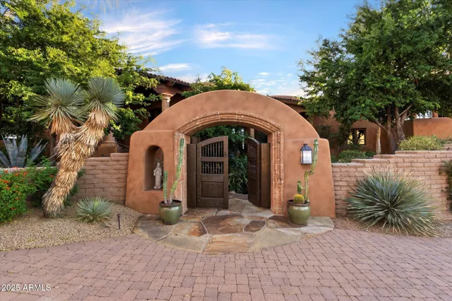 $9,500,000 | 9743 East Madera Drive, Scottsdale, AZ 85262