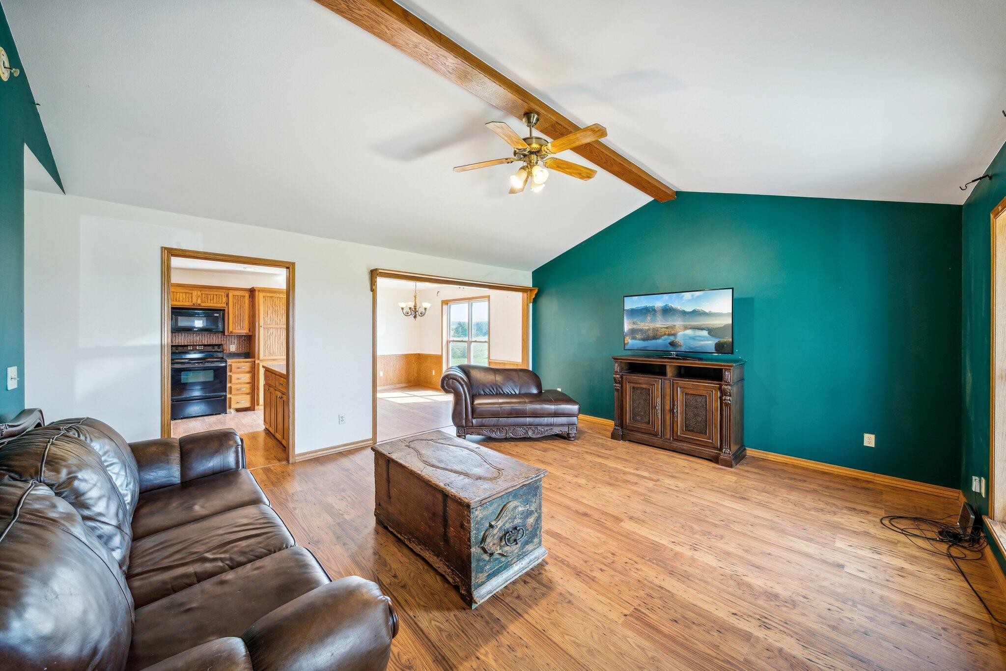 440450 East 180 Road Bluejacket, OK 74333 - Photo 7 of 38 Living Room