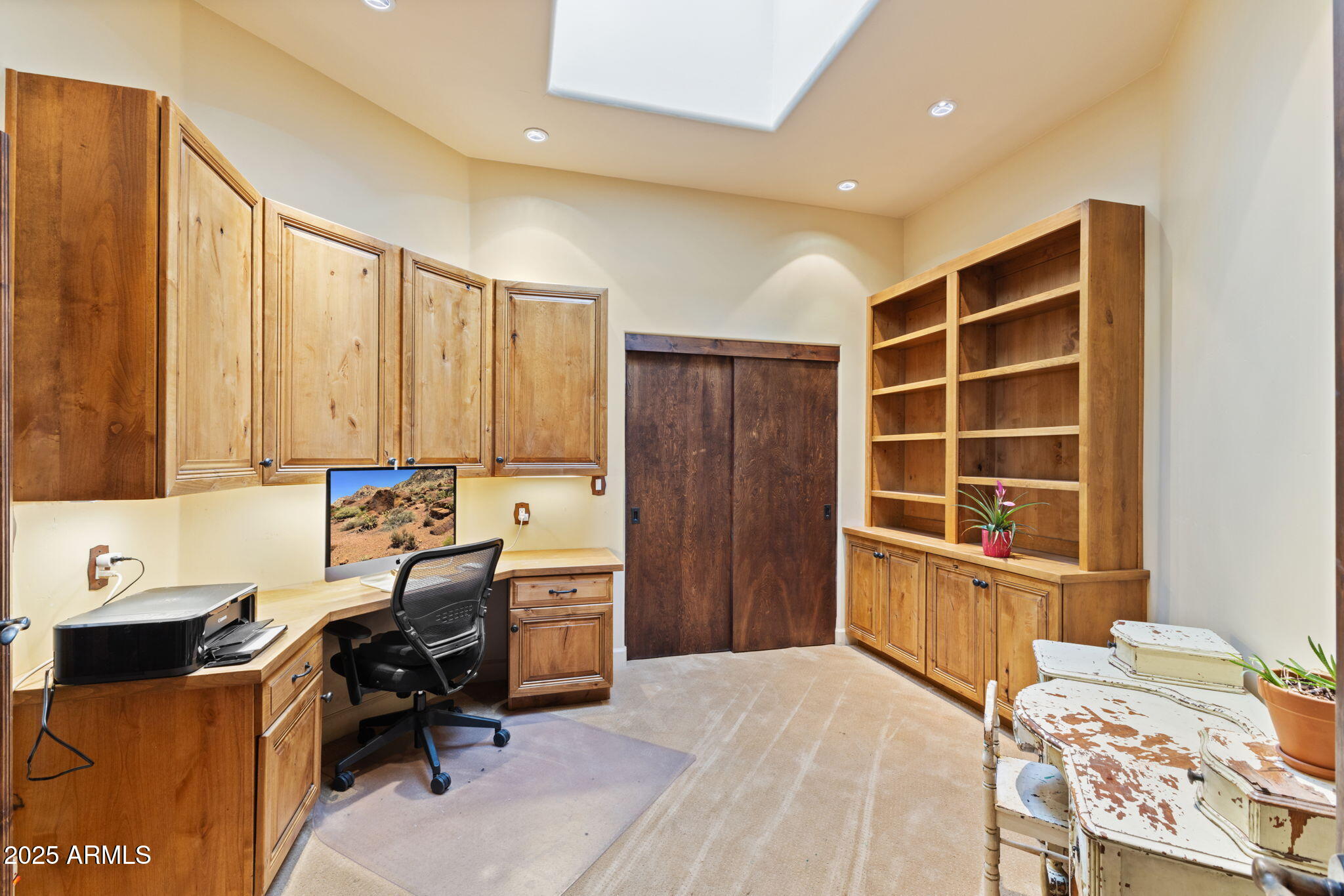 8821 North 9th Avenue Phoenix, AZ 85021 - Photo 25 of 36 a room with furniture and a window