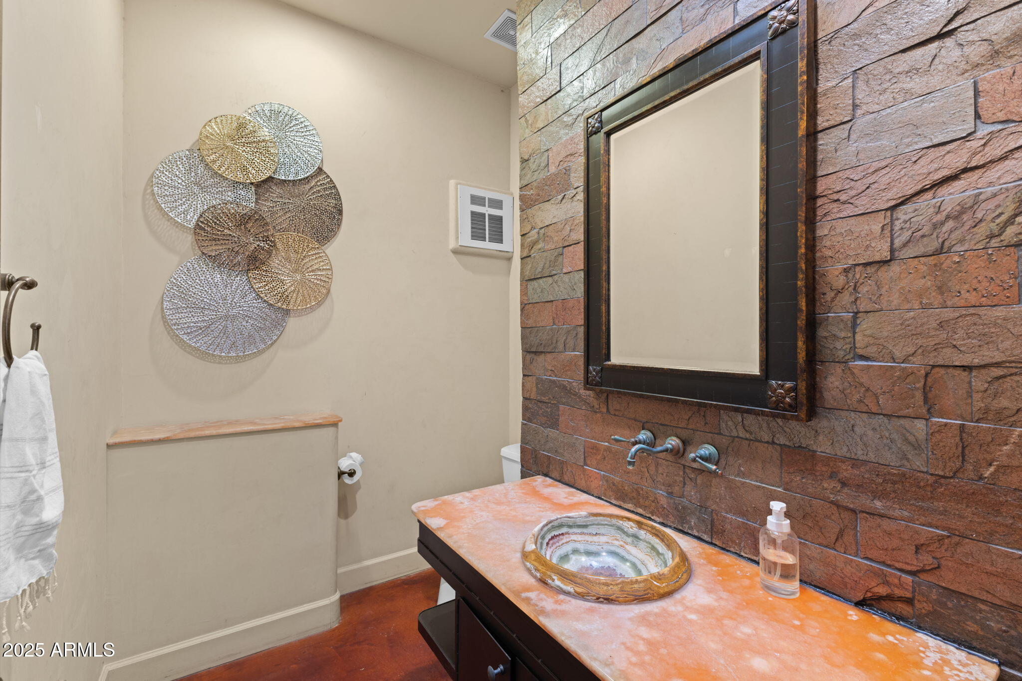 8821 North 9th Avenue Phoenix, AZ 85021 - Photo 27 of 36 a bathroom with a sink vanity and a mirror