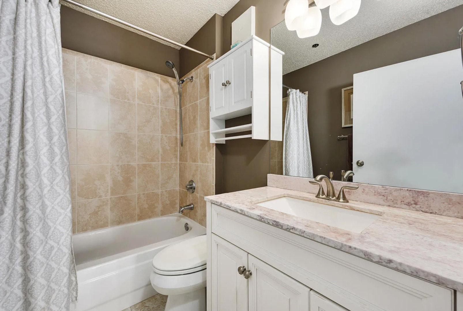 111 West Maple Street, Unit 703 Chicago, IL 60610 - Photo 13 of 17