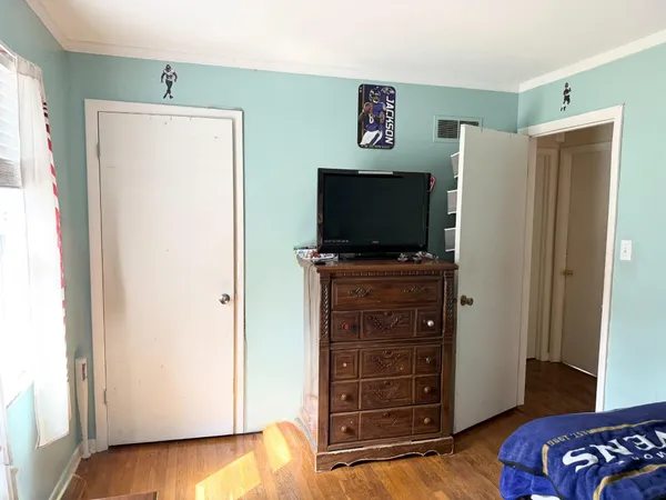 a view of a livingroom with furniture