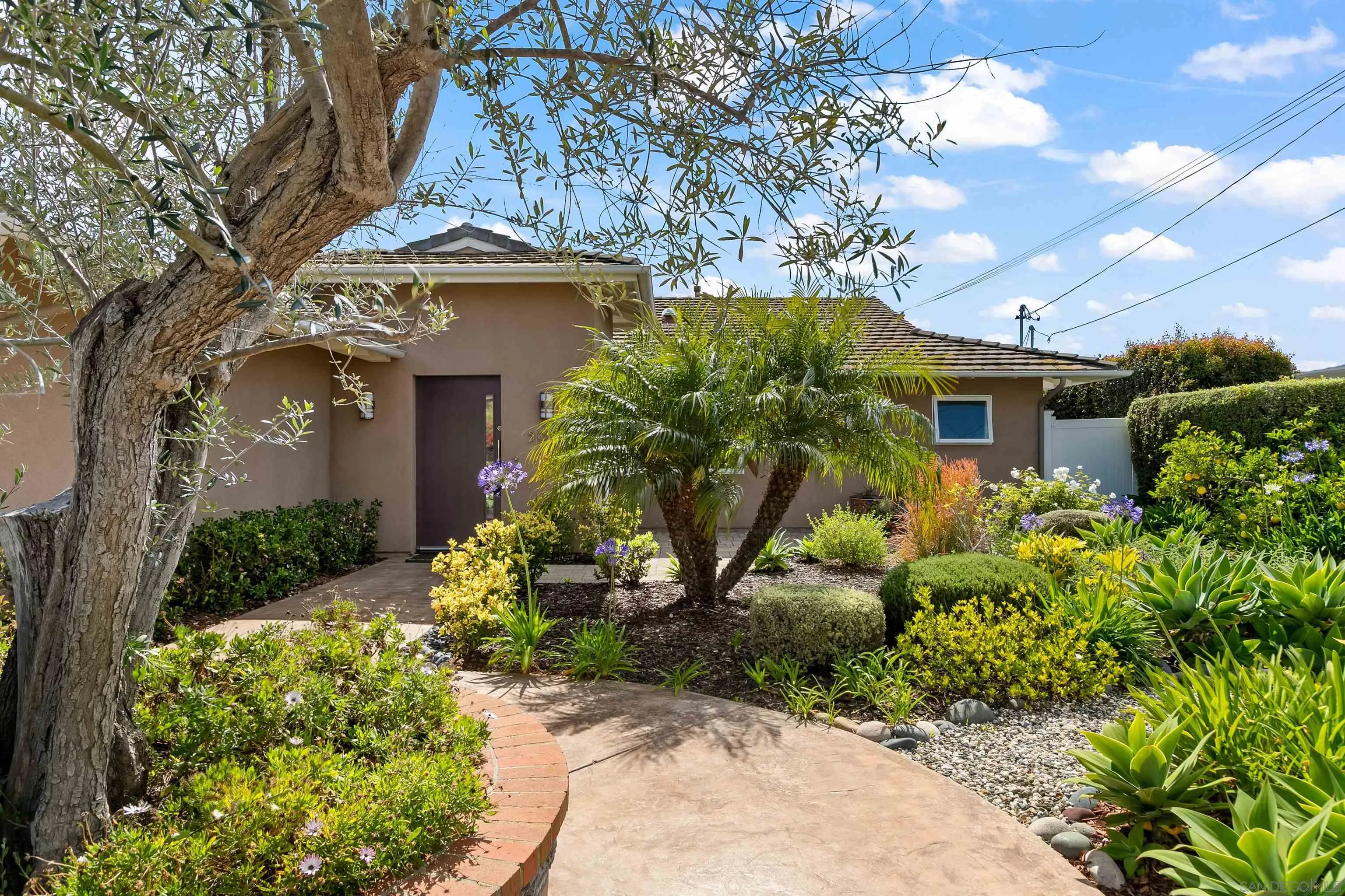 5958 Sagebrush Road La Jolla, CA 92037 - Photo 4 of 56 Exterior Front
