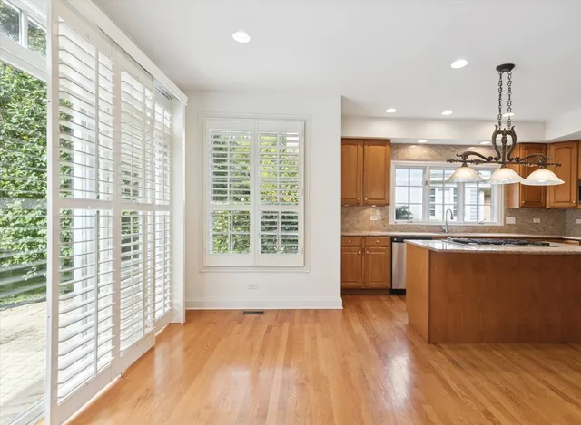 $899,000 | 660 Buckingham Court, Lake Forest, IL 60045