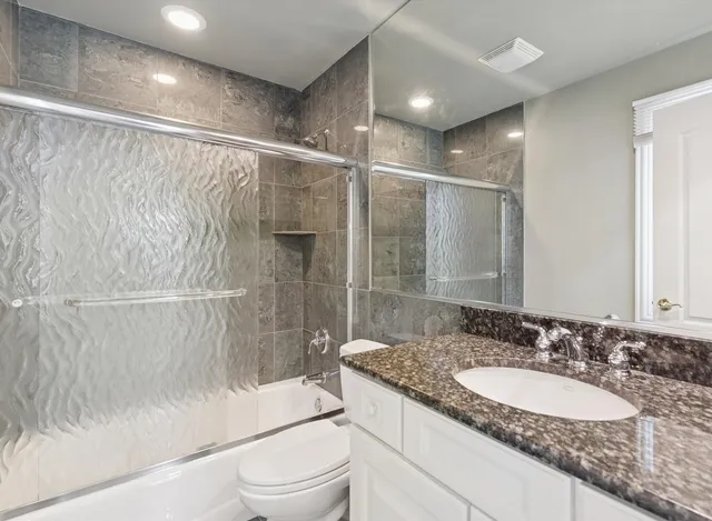 $899,000 | 660 Buckingham Court, Lake Forest, IL 60045