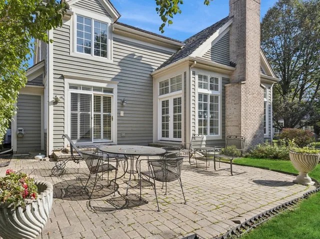 $899,000 | 660 Buckingham Court, Lake Forest, IL 60045