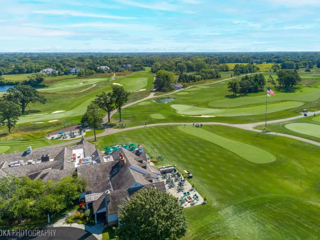 $899,000 | 660 Buckingham Court, Lake Forest, IL 60045