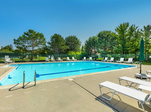 $899,000 | 660 Buckingham Court, Lake Forest, IL 60045