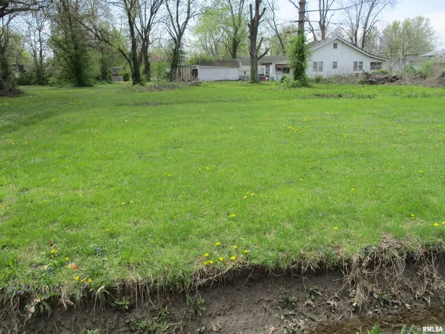 $18,500 | 910 North Commercial Street, Benton, IL 62812