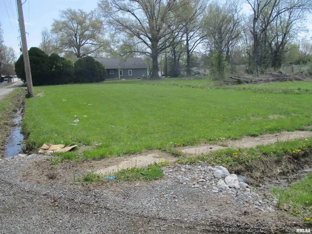 $18,500 | 910 North Commercial Street, Benton, IL 62812