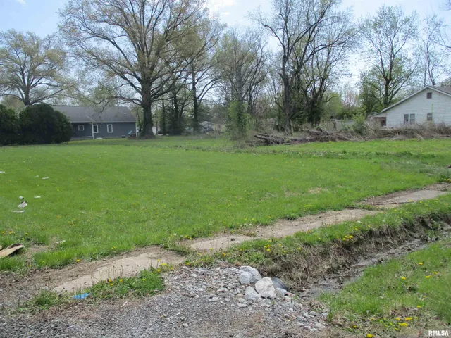 $18,500 | 910 North Commercial Street, Benton, IL 62812