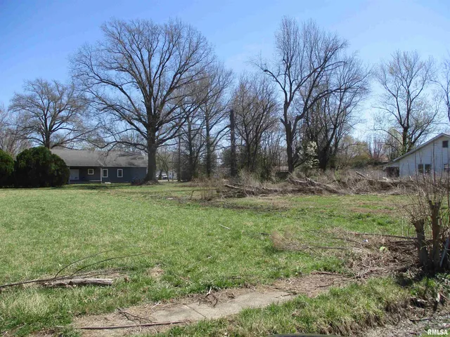 $18,500 | 910 North Commercial Street, Benton, IL 62812