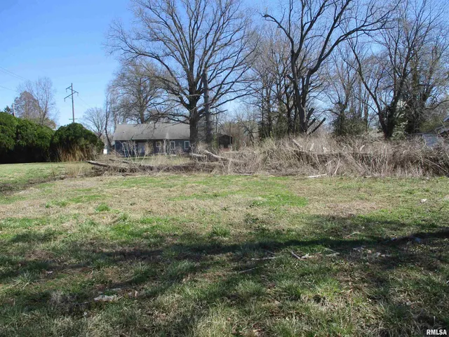 $18,500 | 910 North Commercial Street, Benton, IL 62812