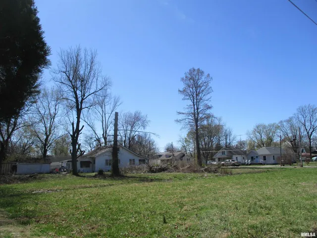 $18,500 | 910 North Commercial Street, Benton, IL 62812