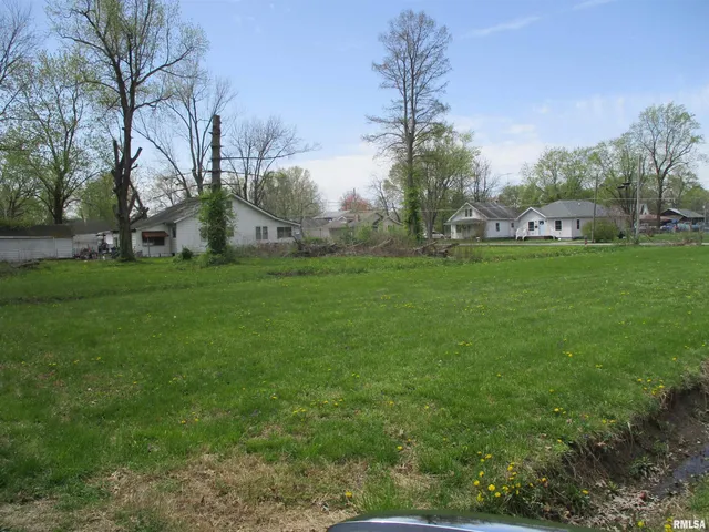 $18,500 | 910 North Commercial Street, Benton, IL 62812