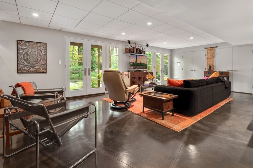 33 Pasture Road Reading, MA 01867 - Photo 20 of 32 Gallery Image 20