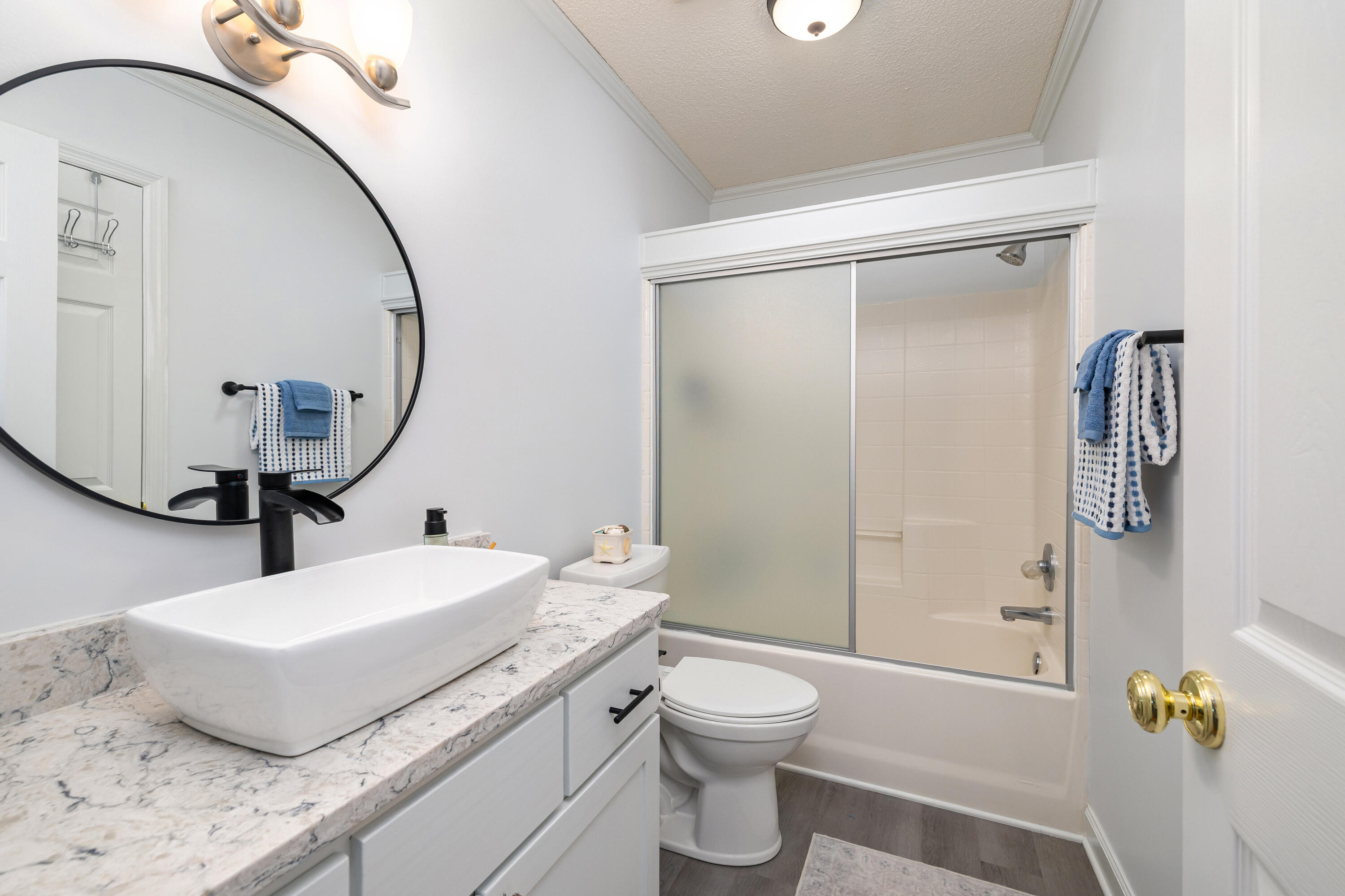 104 Oakview Circle Manning, SC 29102 - Photo 17 of 79 GUEST BATHROOM