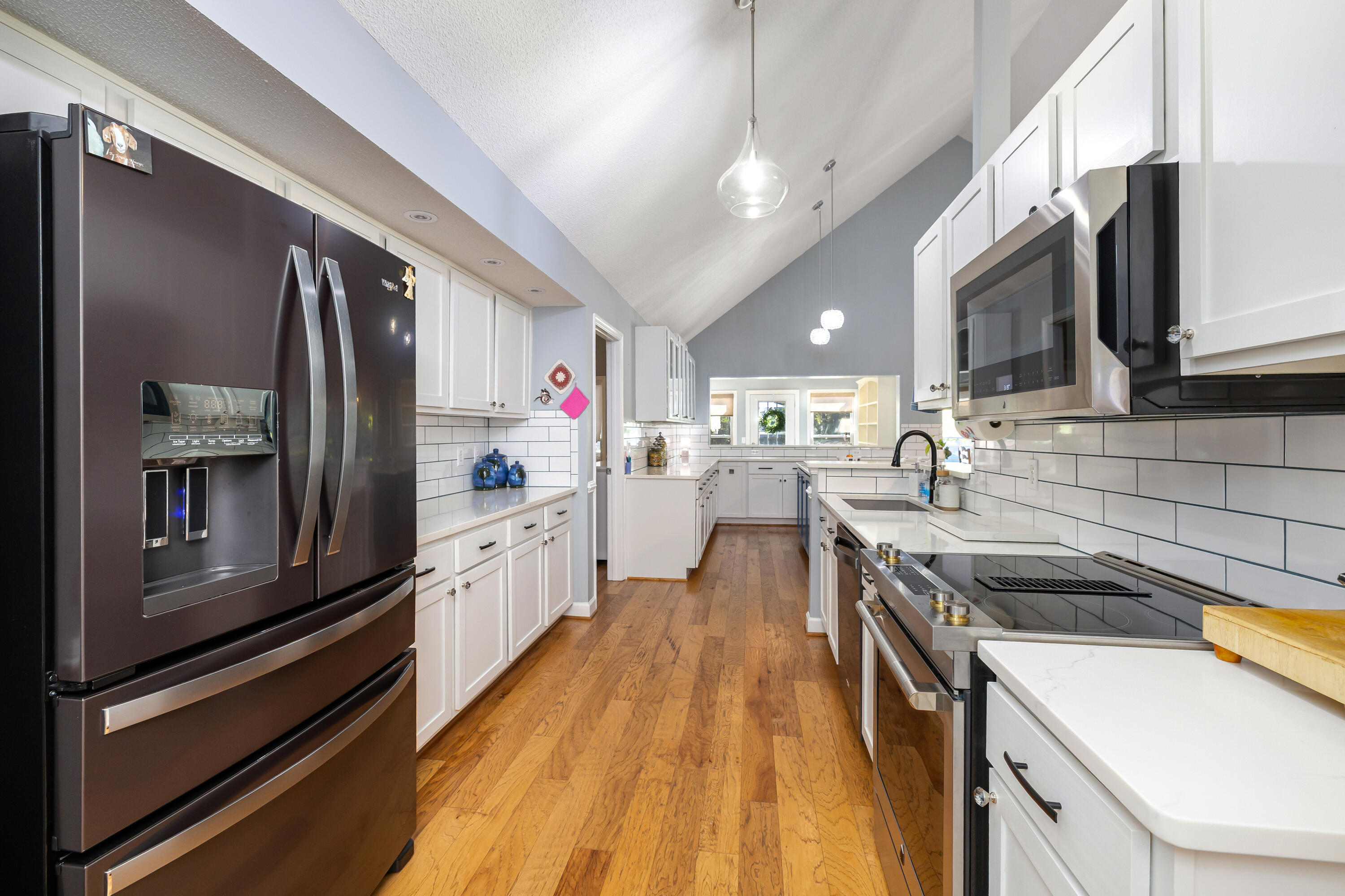 104 Oakview Circle Manning, SC 29102 - Photo 21 of 79 JENN-AIR STOVE AND MICROWAVE