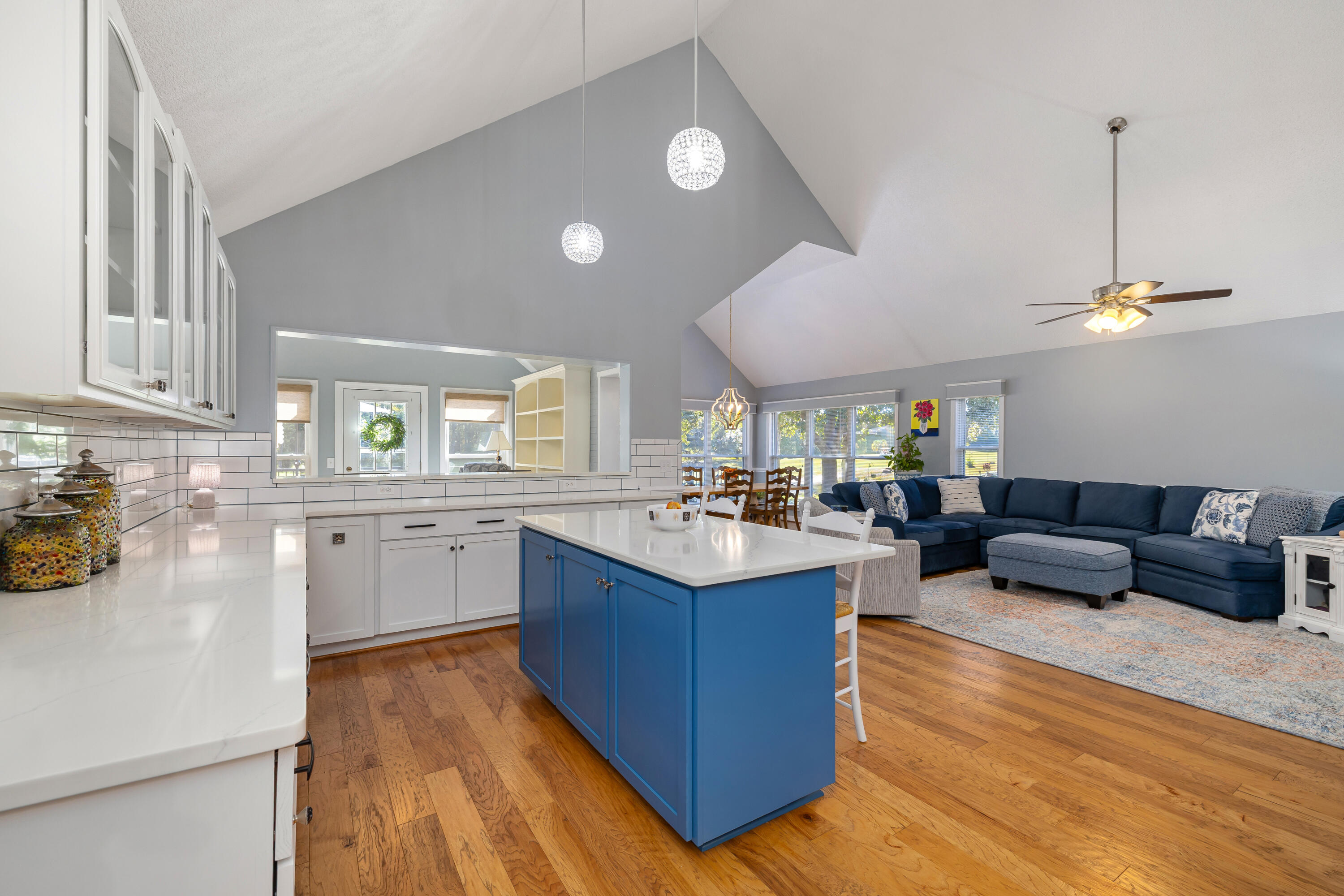 104 Oakview Circle Manning, SC 29102 - Photo 26 of 79 VAULTED CEILING