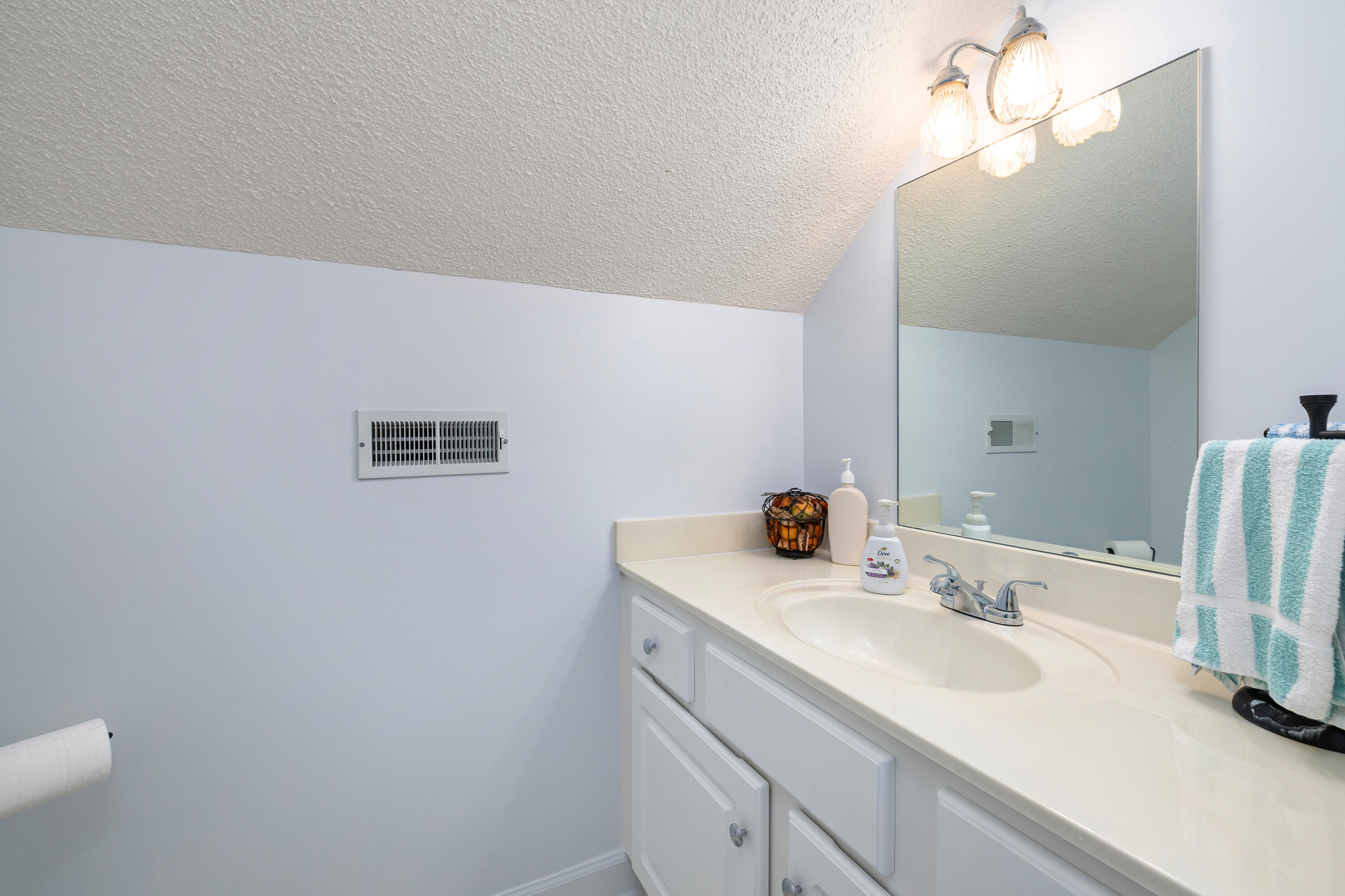 104 Oakview Circle Manning, SC 29102 - Photo 48 of 79 HALF BATH IN FROG