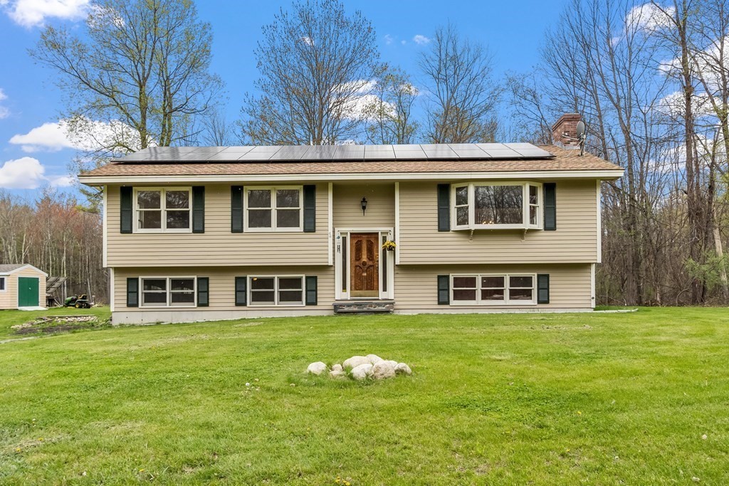 7 Gilchrist Road Townsend, MA 01469 - Photo 3 of 32 a front view of a house with garden