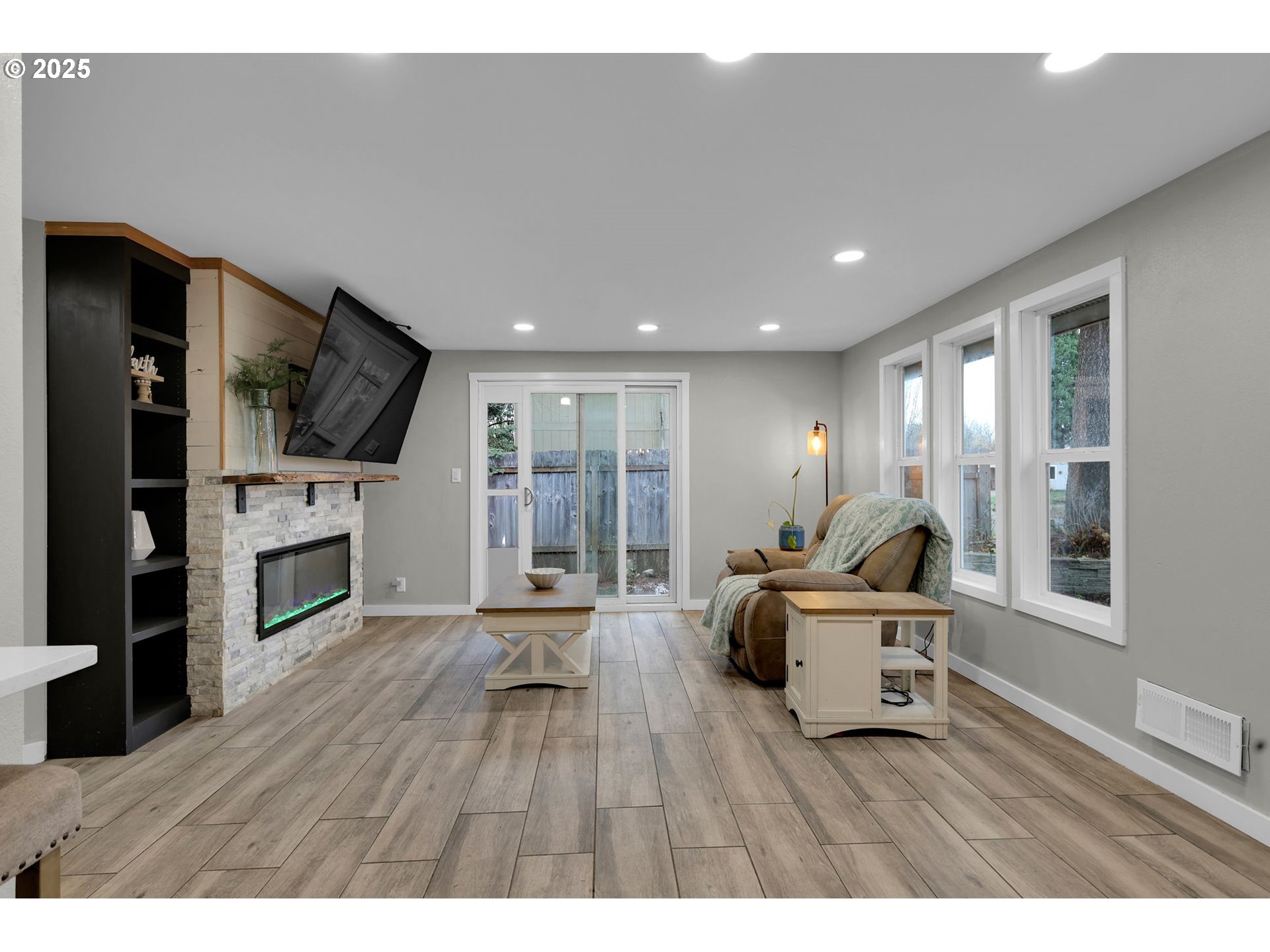 4582 Liberty Street Eugene, OR 97402 - Photo 4 of 29