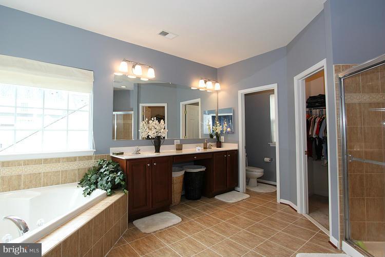 12142 Cypress Spring Road Clarksburg, MD 20871 - Photo 17 of 30 Bath (Master)