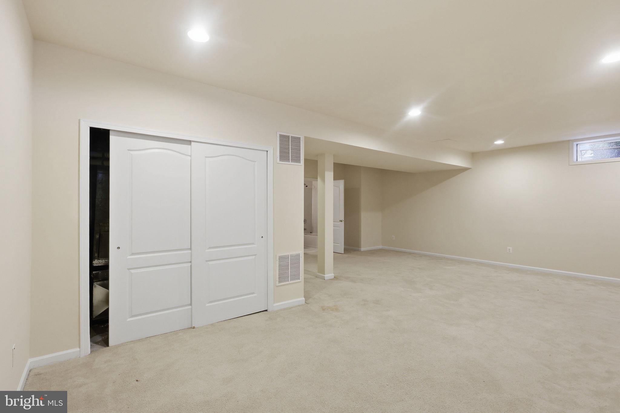 19617 Edgemont Square Ashburn, VA 20147 - Photo 41 of 65 an empty room with closet area