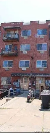 a building view with outdoor space