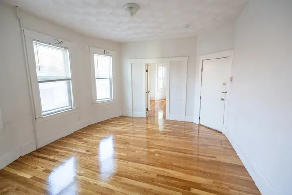 $2,700 | 26 Pearl Street, Unit 3, Somerville, MA 02145