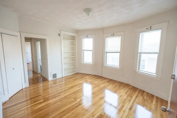 $2,700 | 26 Pearl Street, Unit 3, Somerville, MA 02145