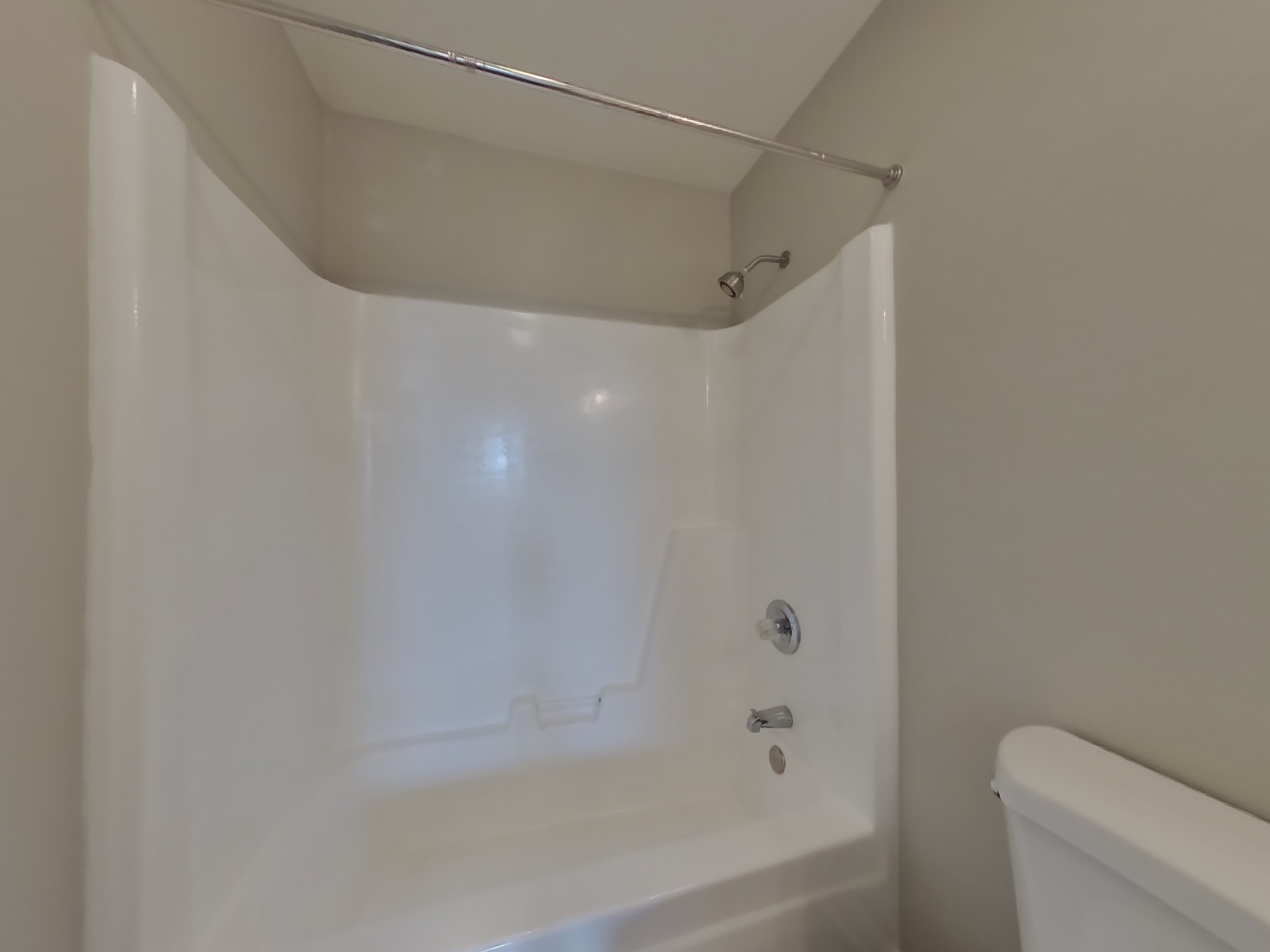 2008 Prescott Way Spring Hill, TN 37174 - Photo 13 of 16 a bathroom with a bathtub and a toilet