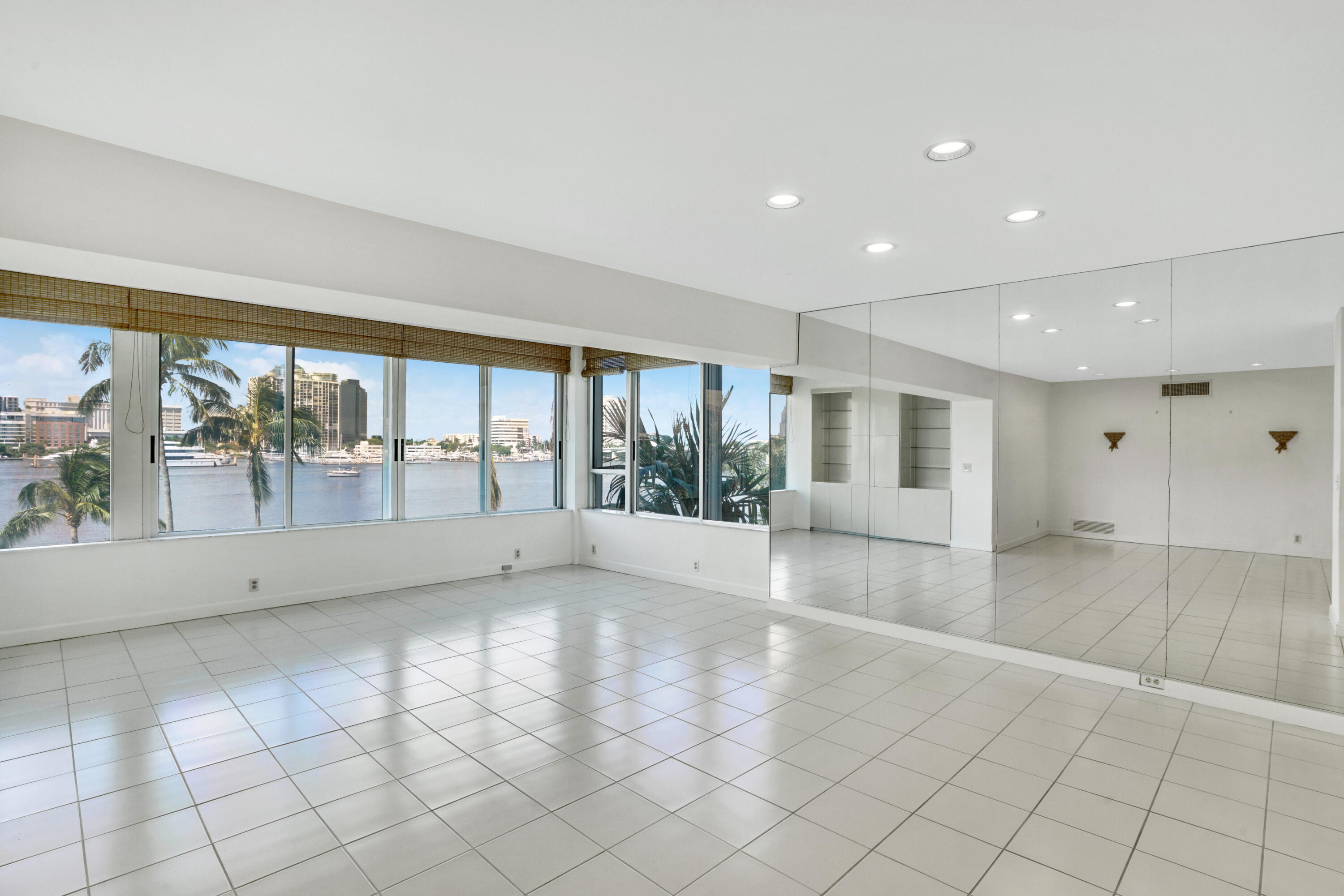 44 Cocoanut Row, Unit 219B Palm Beach, FL 33480 - Photo 4 of 41 44 Cocoanut Row Unit 219B Palm-print-022