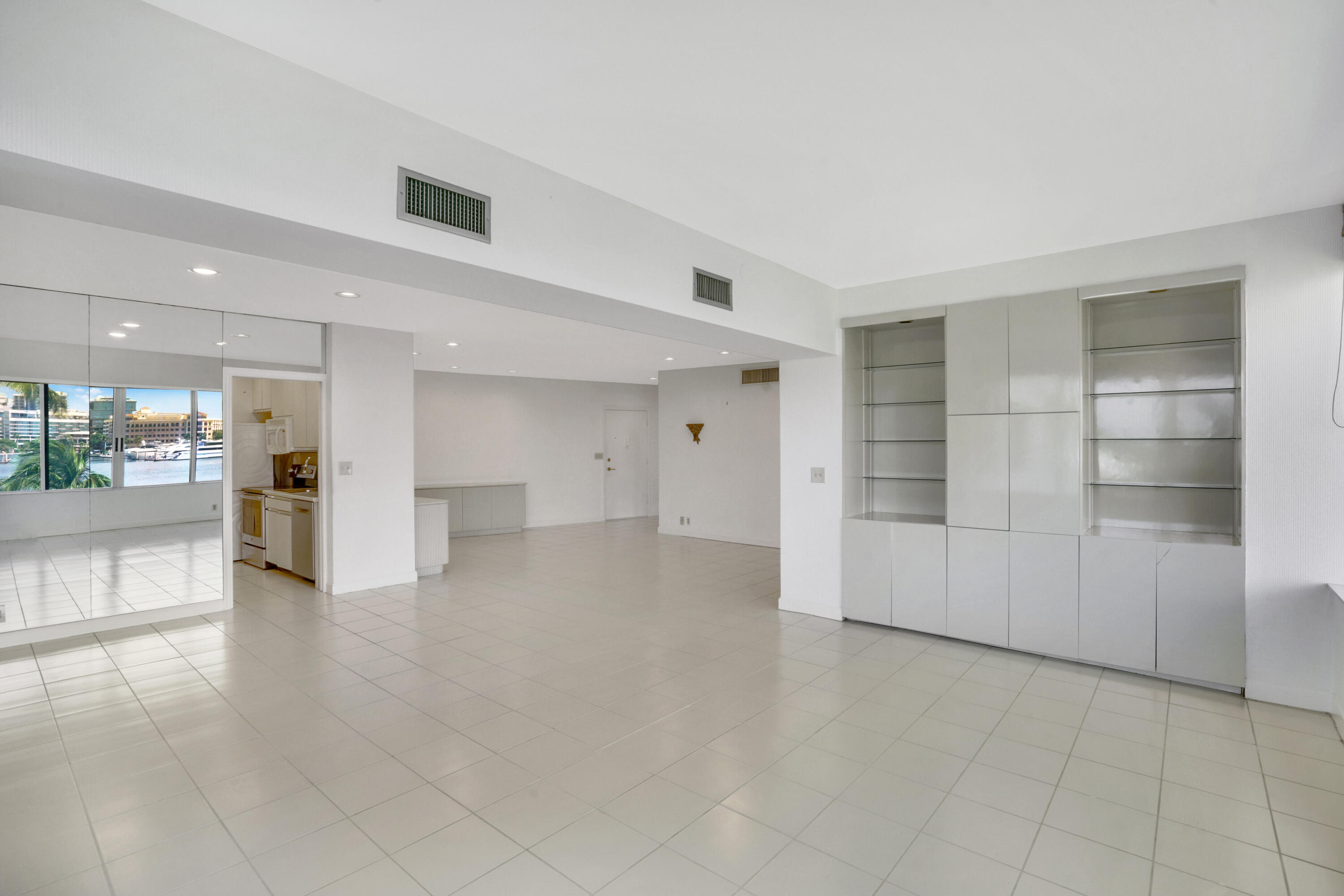 44 Cocoanut Row, Unit 219B Palm Beach, FL 33480 - Photo 8 of 41 44 Cocoanut Row Unit 219B Palm-print-027