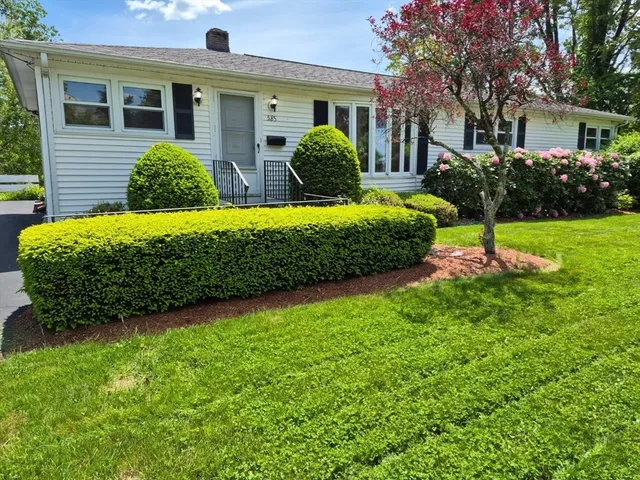 a view of a house with a backyard