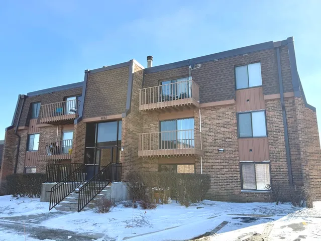 $165,000 | 631 Derry Court, Unit 2C, Schaumburg, IL 60193