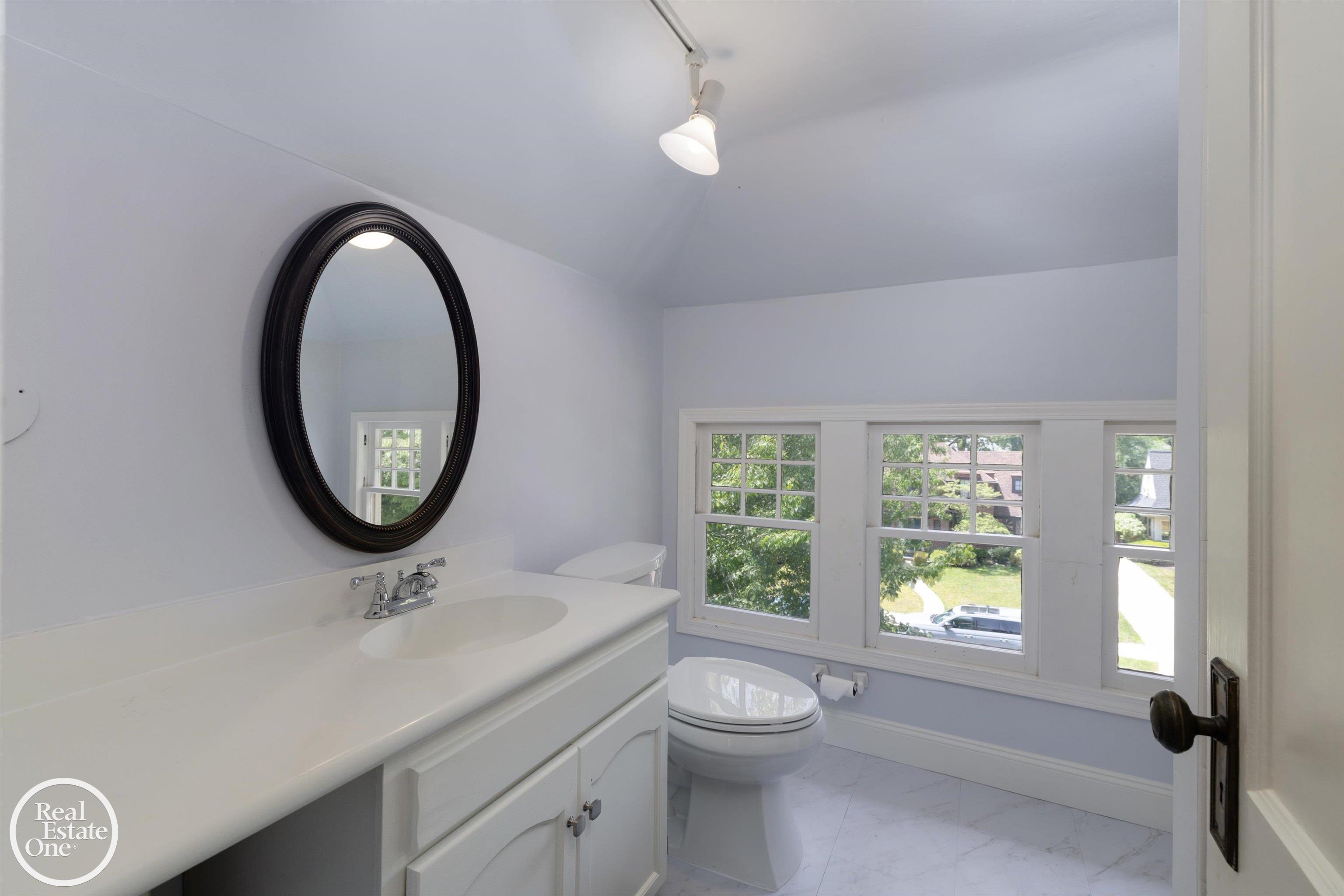 858 Bedford Road Grosse Pointe, MI 48230 - Photo 37 of 55 Bedroom 4 Ensuite Bath