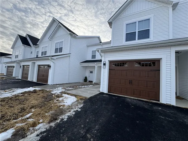 $2,245 | 504 Erie Rdg Drive, Henrietta, NY 14467