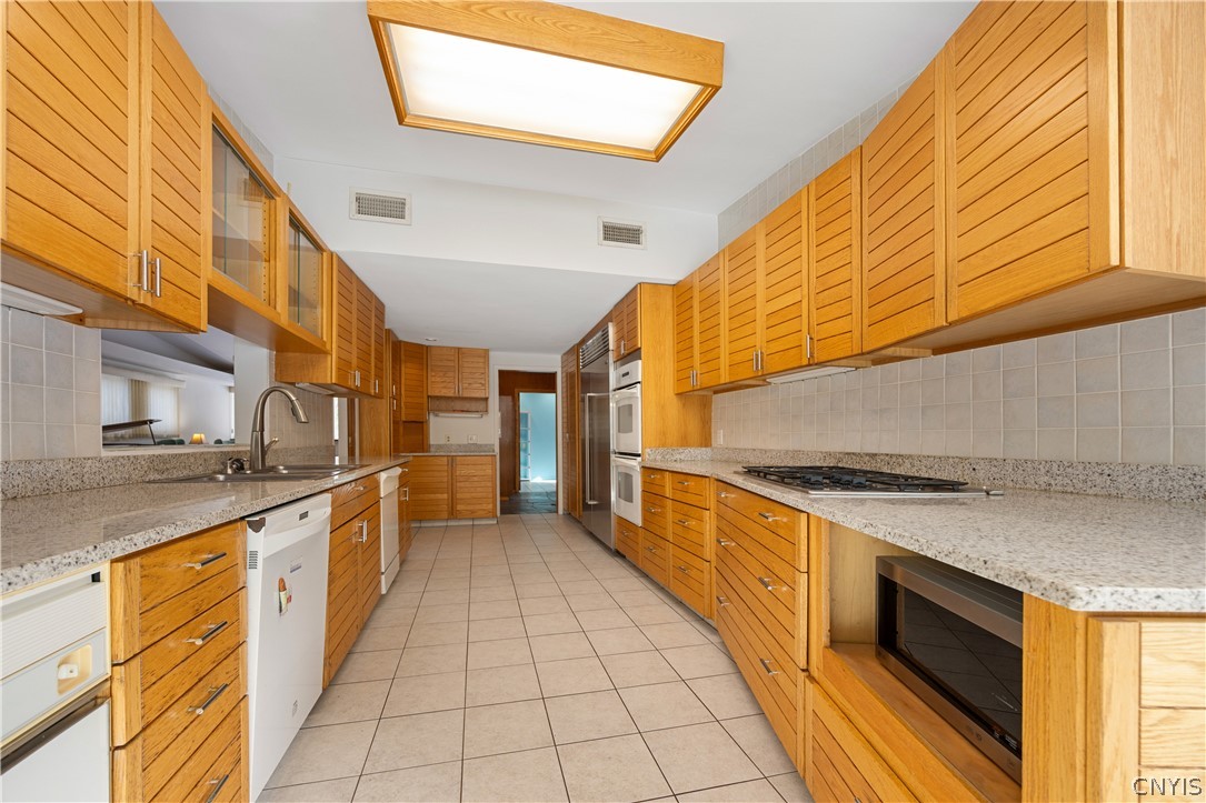 806 South Manlius Street Manlius, NY 13066 - Photo 19 of 49 Kitchen